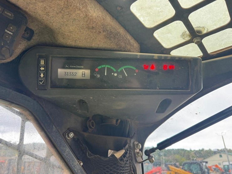 2017-deere-323e-image-24