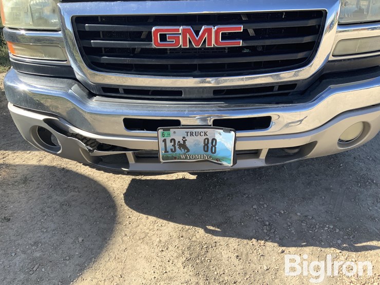 2004-gmc-sierra-2500-image-11