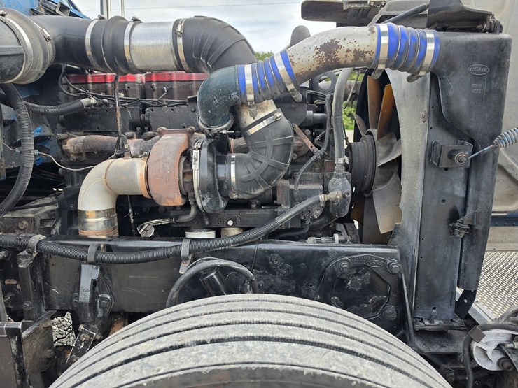 2005-peterbilt-379-image-40