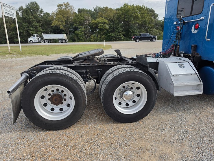 2005-peterbilt-379-image-83