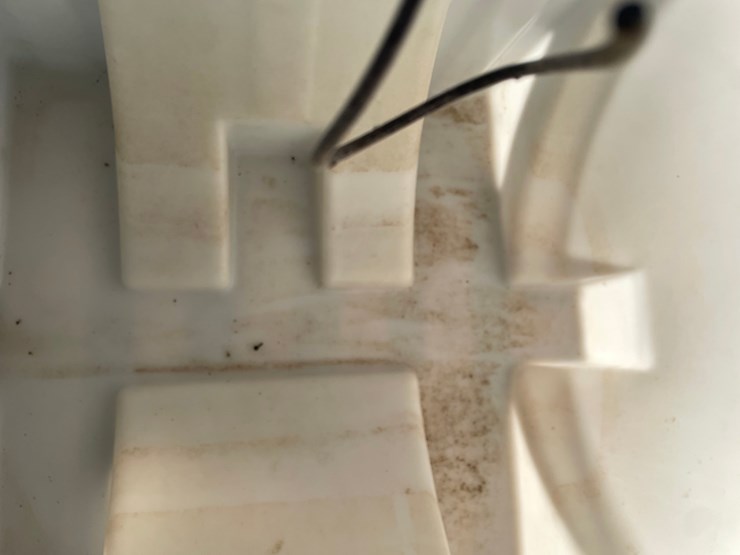 #1635-•-225-gallon-poly-tank-image-7