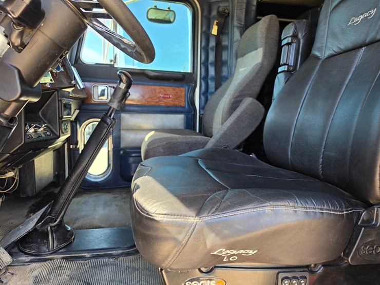 1997-peterbilt-379-image-62