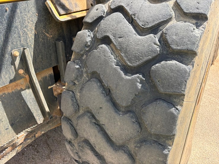#3650-•-2011-komatsu-w380-6-wheel-loader-image-67