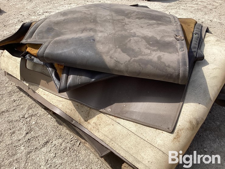 kenworth-cabover-dog-house-cover-&-additional-upholstery-image-10