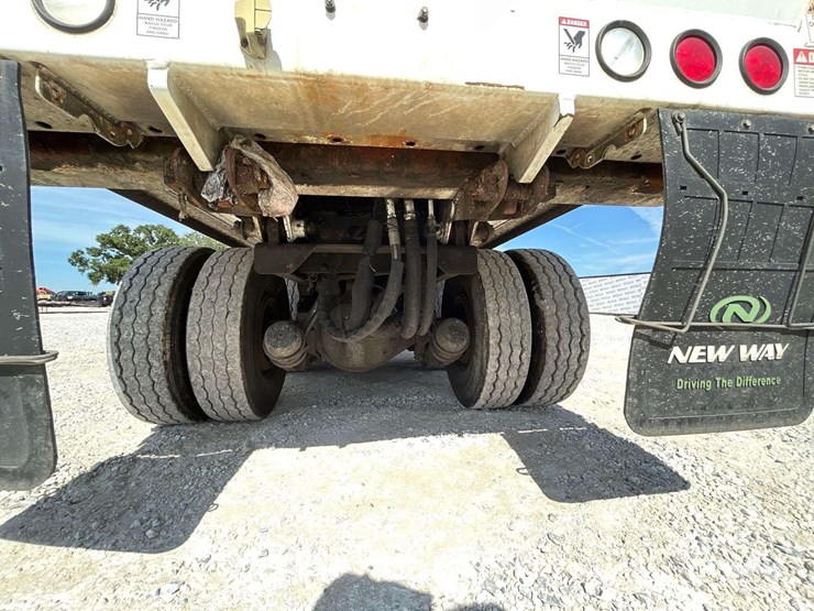 2017-peterbilt-520-image-24