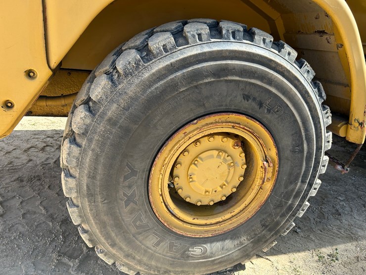 caterpillar-725-image-19