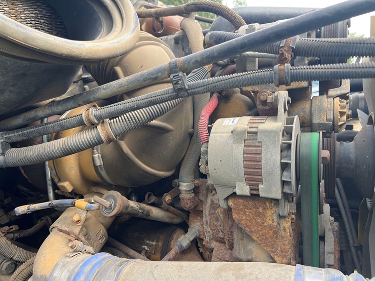 2002-freightliner-columbia-120-image-11