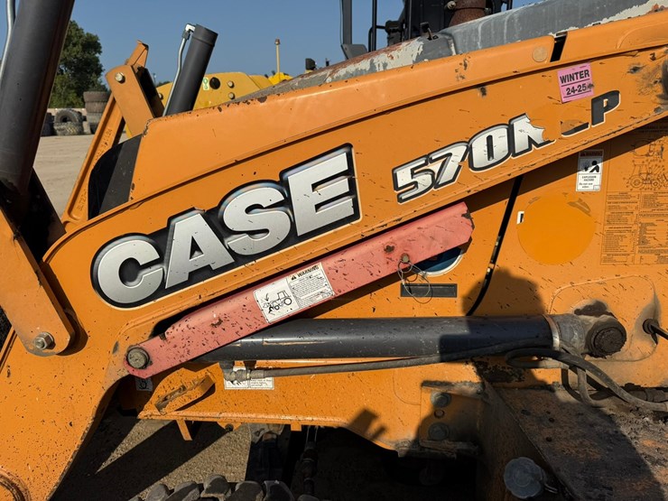 #2486-•-2015-case-570nep-skip-loader-image-26