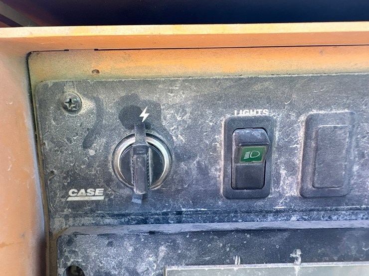 2004-case-1150h-image-65
