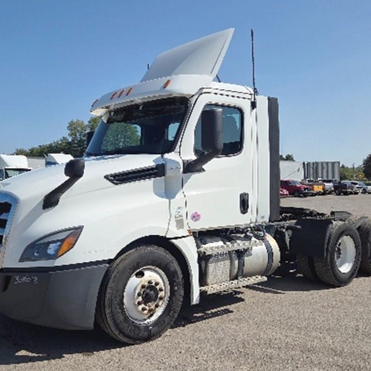 2020 FREIGHTLINER CASCADIA 126