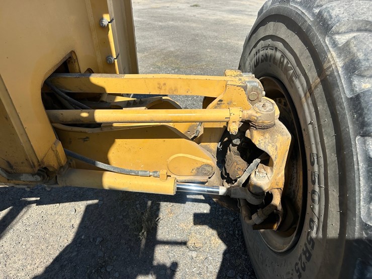 2013-deere-872gp-image-22