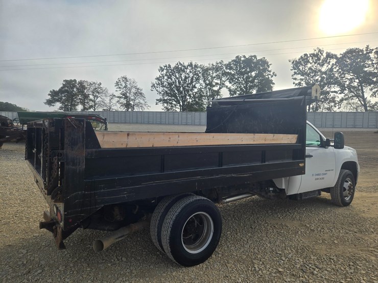 2013-gmc-sierra-3500-image-6