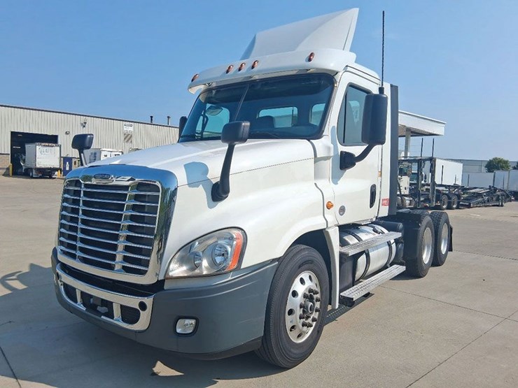 2020-freightliner-cascadia-125-image-1