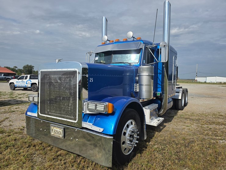 2006-peterbilt-379-image-1