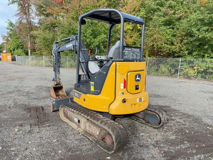 2021-deere-35g-image-3