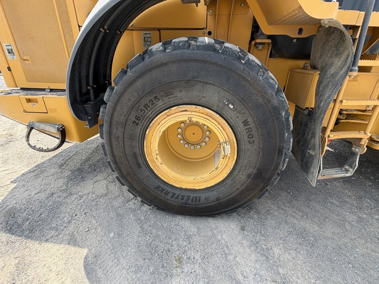 2019-deere-744k-image-90