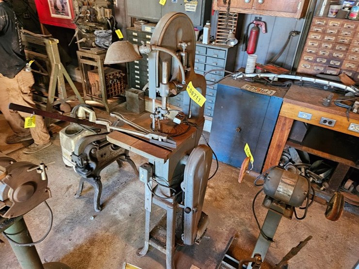 #8711-•-delta-band-saw-image-1