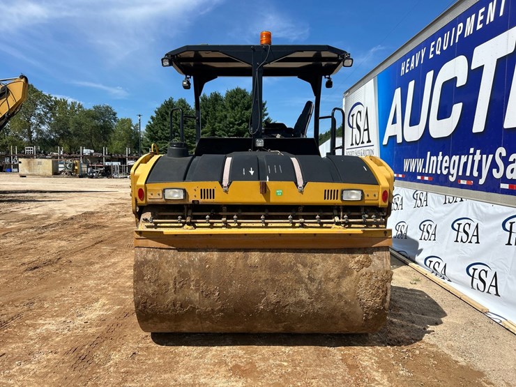 2015-caterpillar-cb66b-image-4