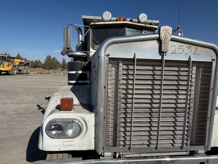 #2532-•-kenworth-w928-tandem-axle-dump-truck-image-16