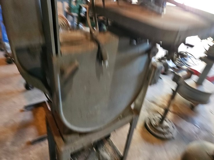 #8711-•-delta-band-saw-image-11