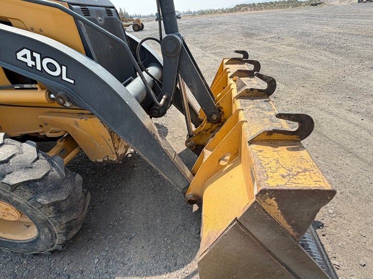 2016-deere-410l-image-19