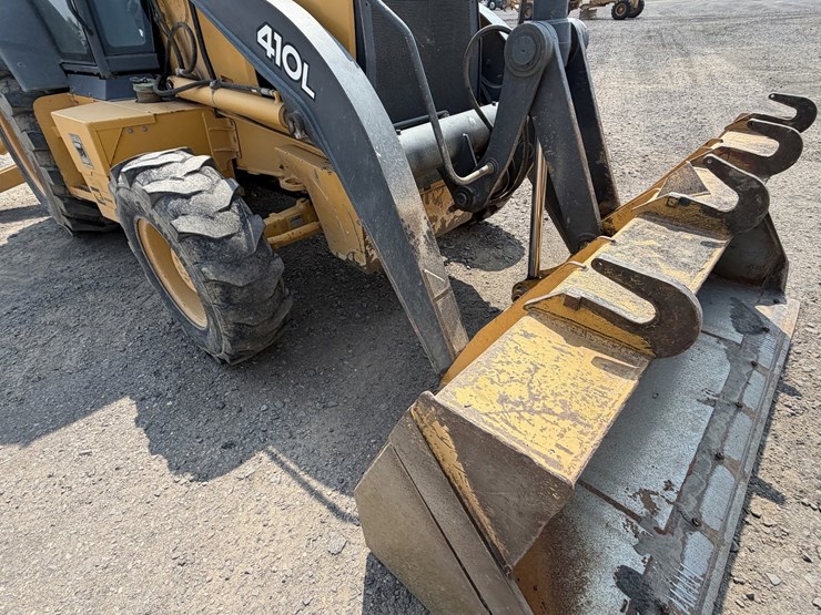 2016-deere-410l-image-18