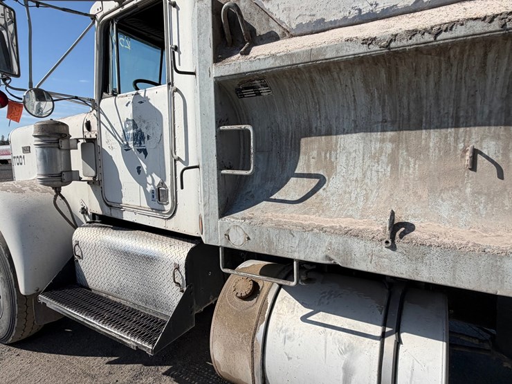 #2532-•-kenworth-w928-tandem-axle-dump-truck-image-36