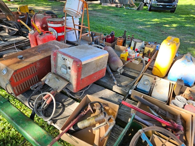 #8000-•-live-on-the-ground-only-items-image-28