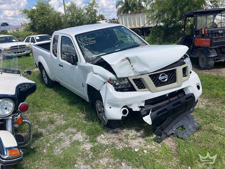 2019-nissan-frontier-image-2
