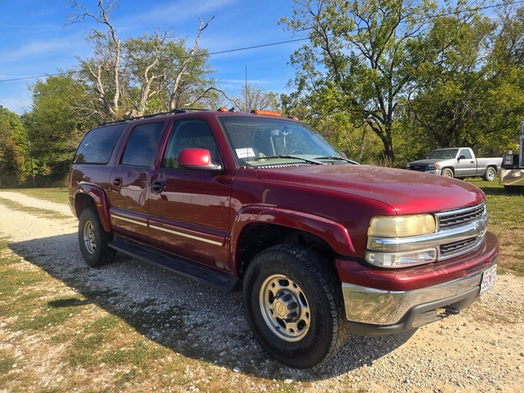 2003-chevrolet-suburban-image-17
