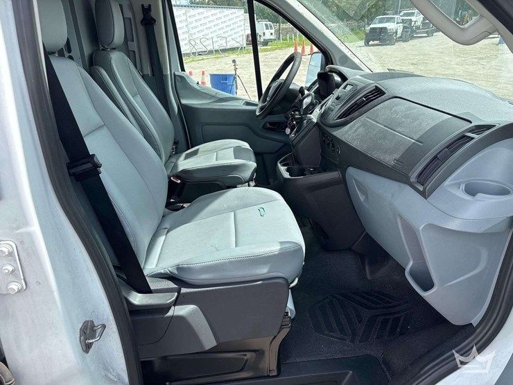 2016-ford-transit-image-22