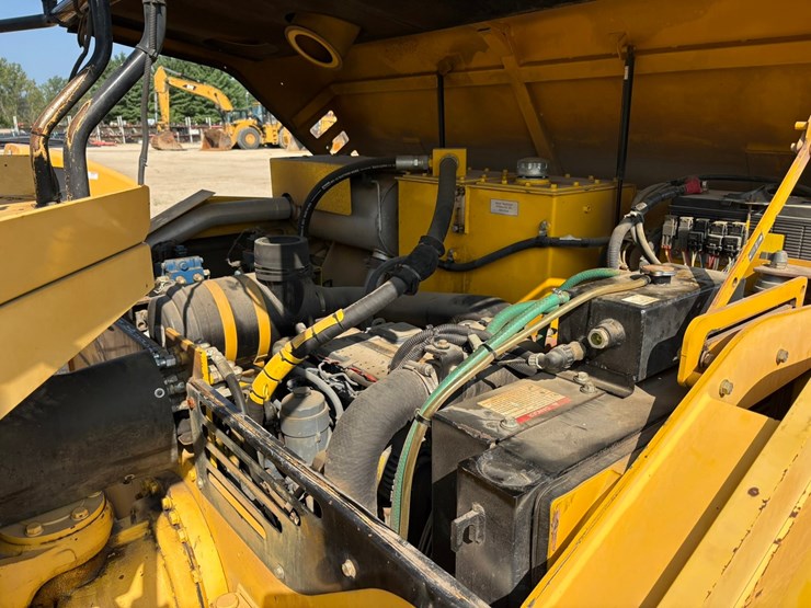 #2410-•-2015-sakia-sw880-double-drum-smooth-roller-compactor-image-30