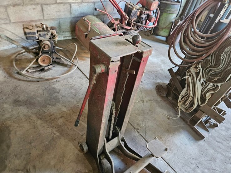#8770-•-manual-crank-shop-jack-image-9