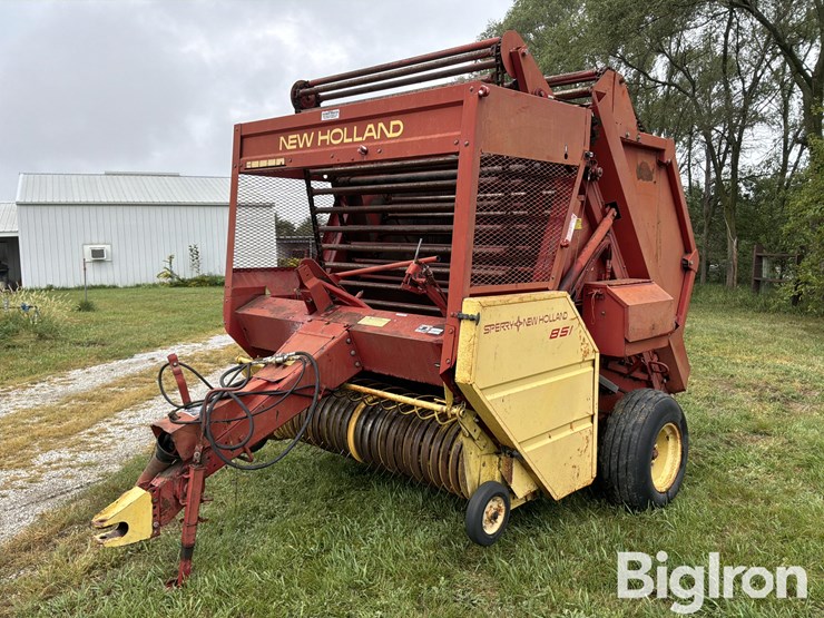 new-holland-851-image-1