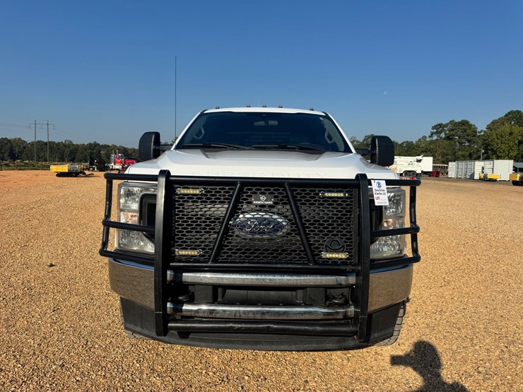 2021-ford-f250-xl-image-10