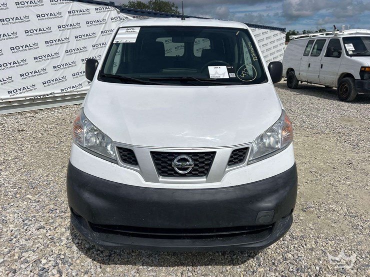 2014-nissan-nv200-image-27