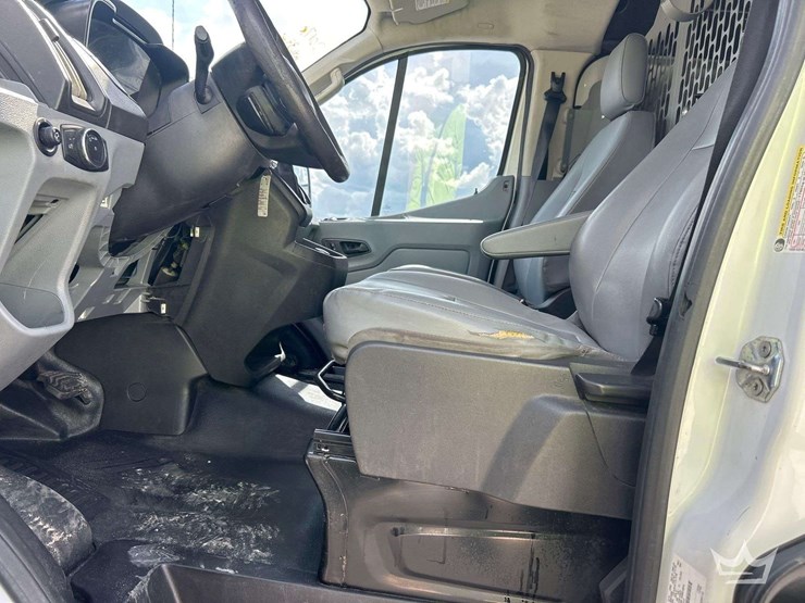 2017-ford-transit-image-12