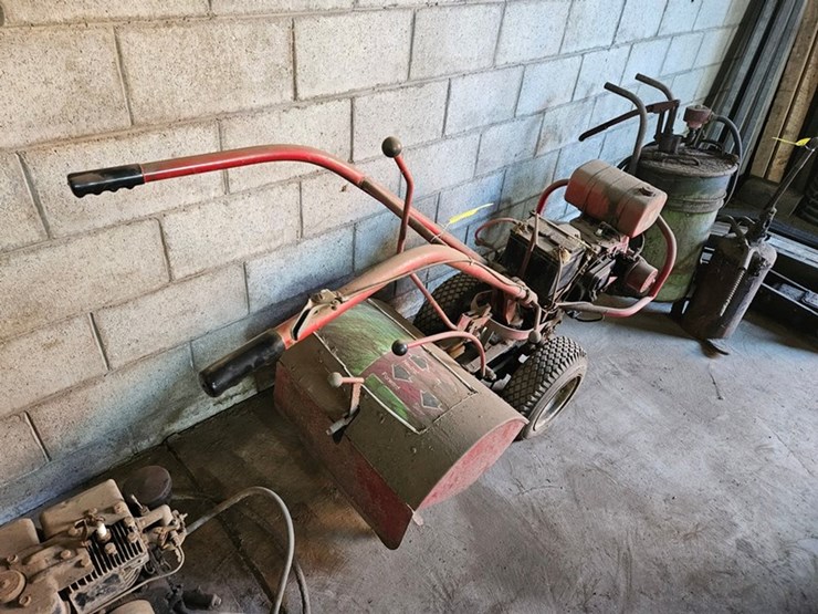 #8768-•-rear-tine-garden-tiller-image-3