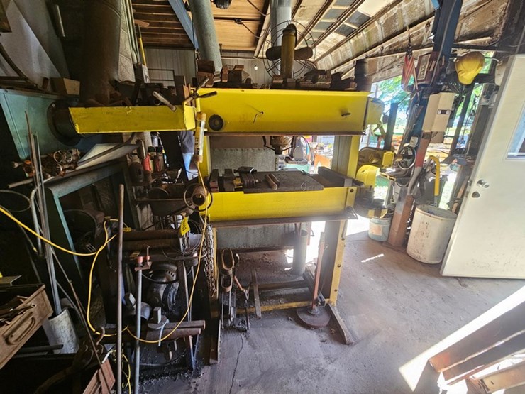 #8706-•-hydraulic-shop-press-image-11