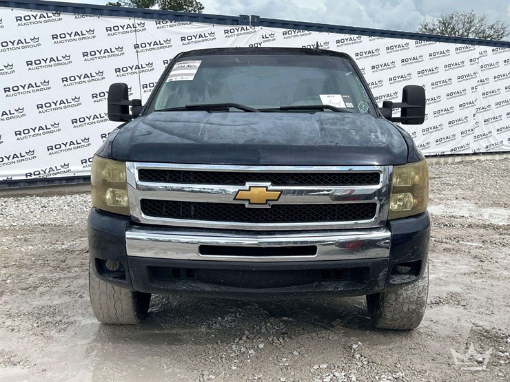 2011-chevrolet-silverado-1500-image-24