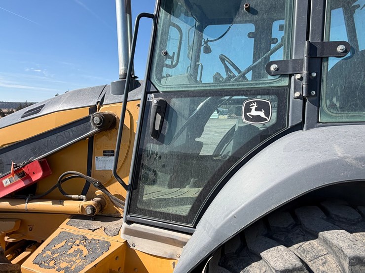 2017-deere-410l-image-54