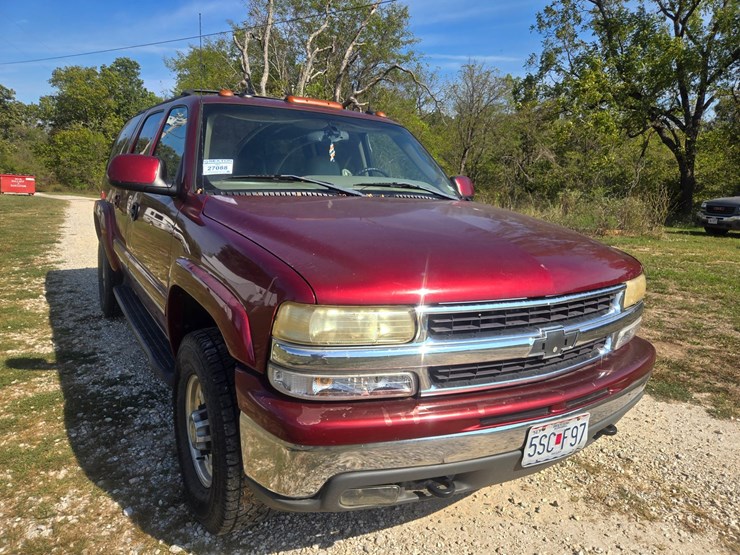 2003-chevrolet-suburban-image-18