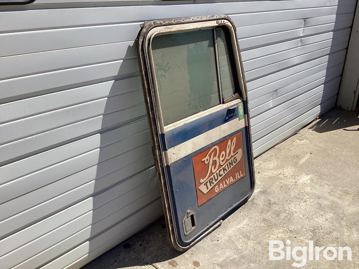 kenworth-bottom-latch-passenger-side-door-image-3