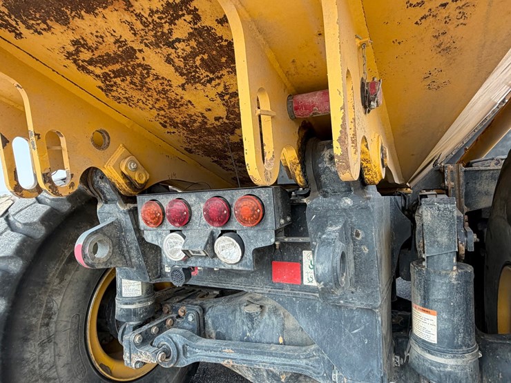 2016-komatsu-hm400-5-image-57