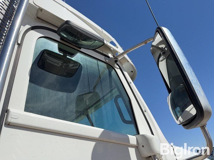 2013-freightliner-coronado-132-image-9