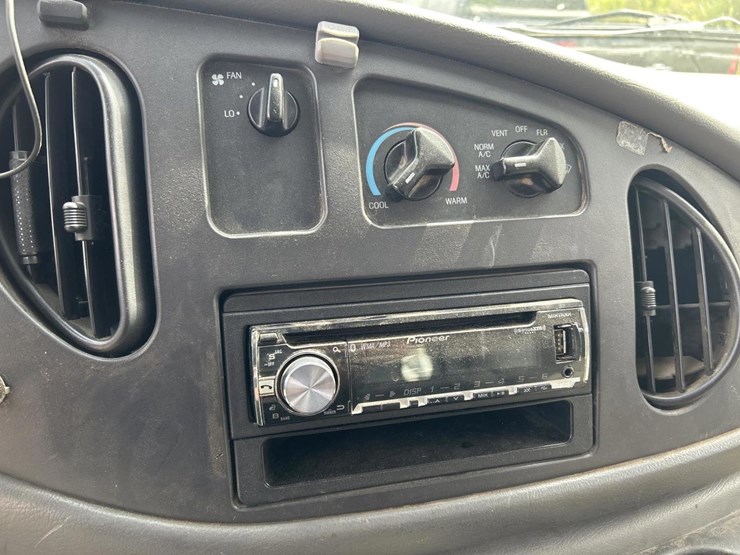 2006-ford-e350-image-34