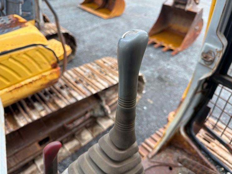 deere-200d-lc-image-28