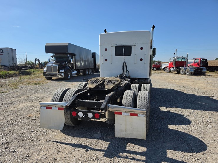 2018-kenworth-t800-image-18