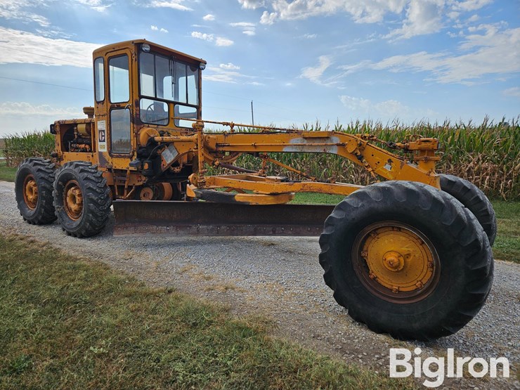 1971-caterpillar-120-image-3