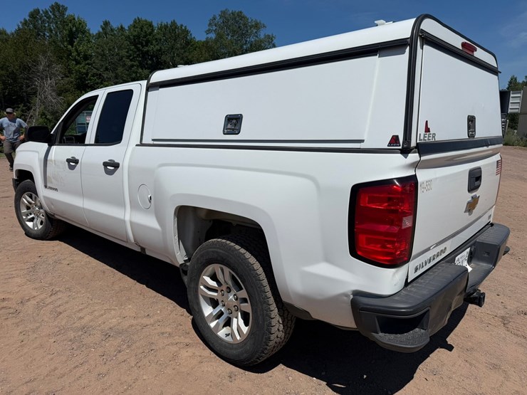 #1395-•-2019-chevrolet-silverado-4x4-pickup-truck-image-3